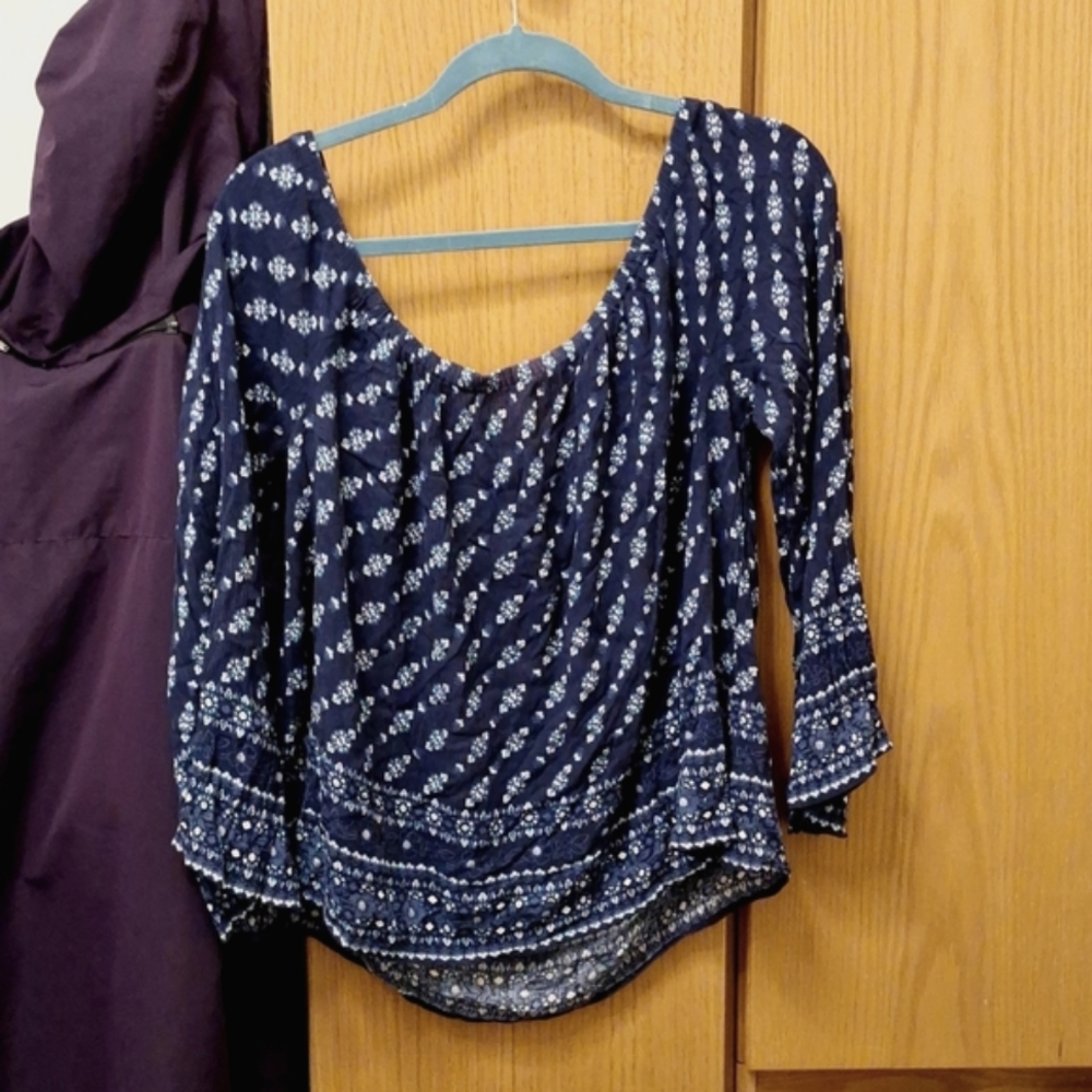 Aeropostale XL Blue patterned 3/4 sleeve top